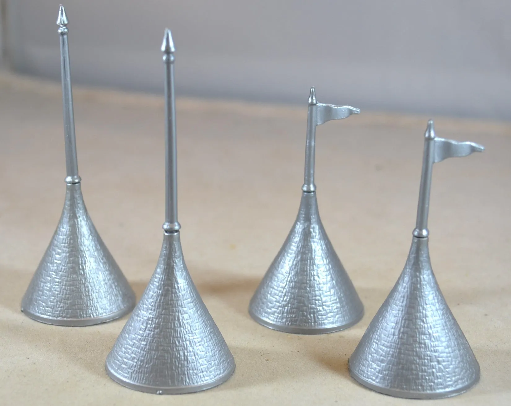Marx Medieval Castle Turret Tops with Flags
